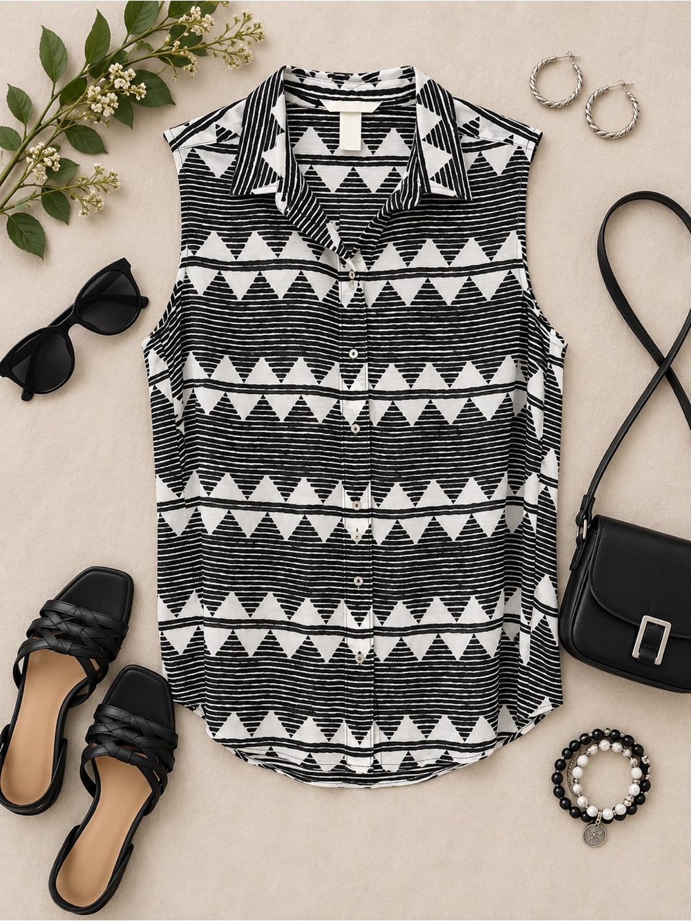 H&M Black & White Geometric Sleeveless Button-Down Top Size 6